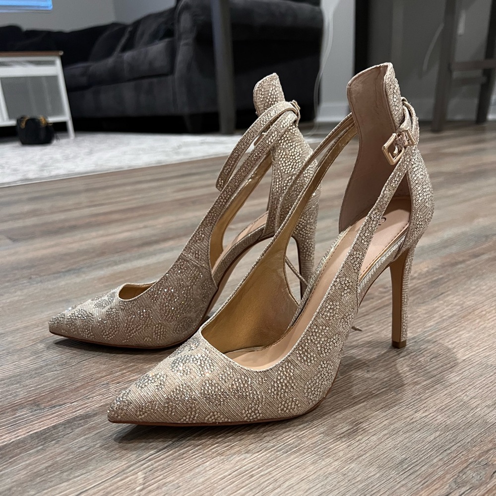 GIANNI BINI Teagan Two Leopard Rhinestone Pumps Women's Size 7.5